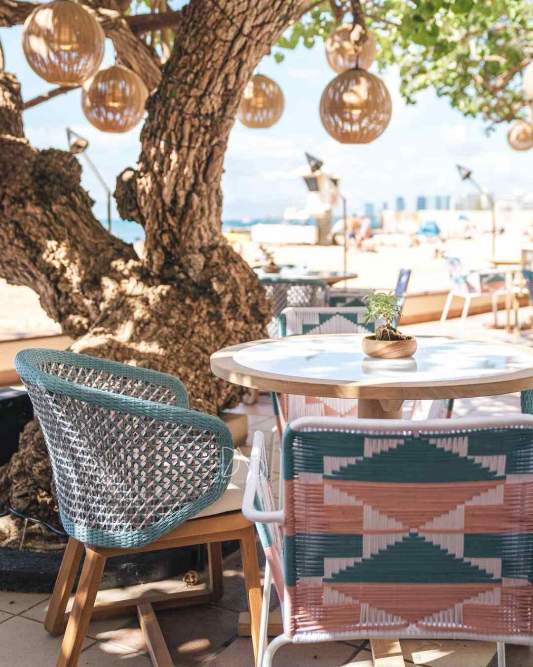 Explore wholesale outdoor restaurant furniture choices.