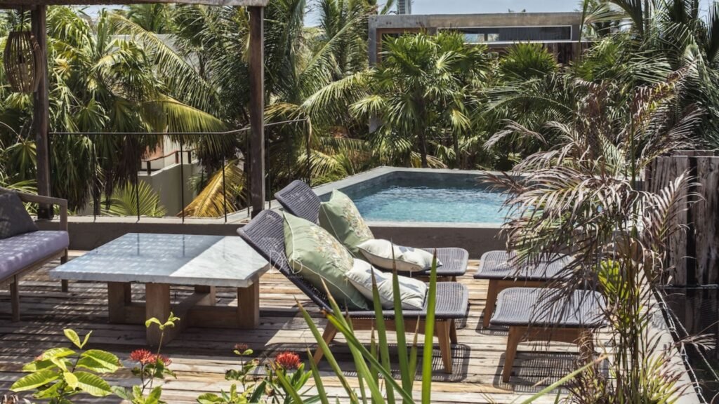 Choosing the Right Villa Furniture: Cozy Outdoor Area with Comfortable Seating