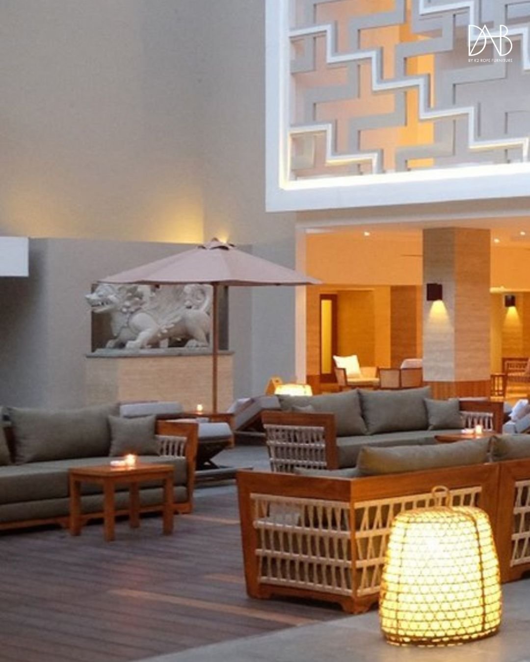 Choosing Villa Furniture: Luxurious Living Roon with Modern Accents